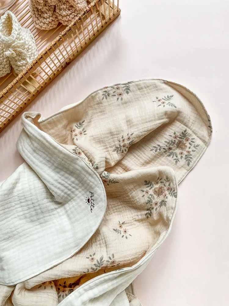 Baby blanket / delicate vintage floral
