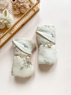Baby blanket / delicate vintage floral