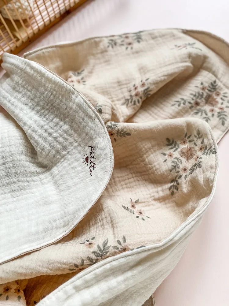 Baby blanket / delicate vintage floral