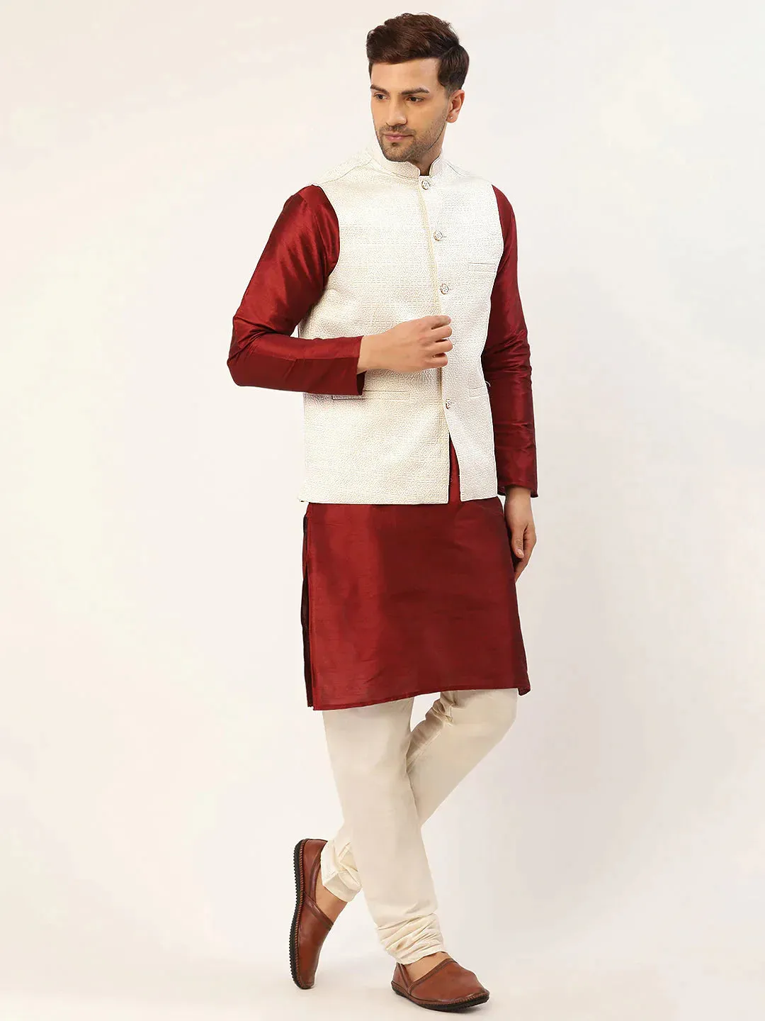 Men'S Solid Kurta Pyjama With White Embroidered Nehru Jacket