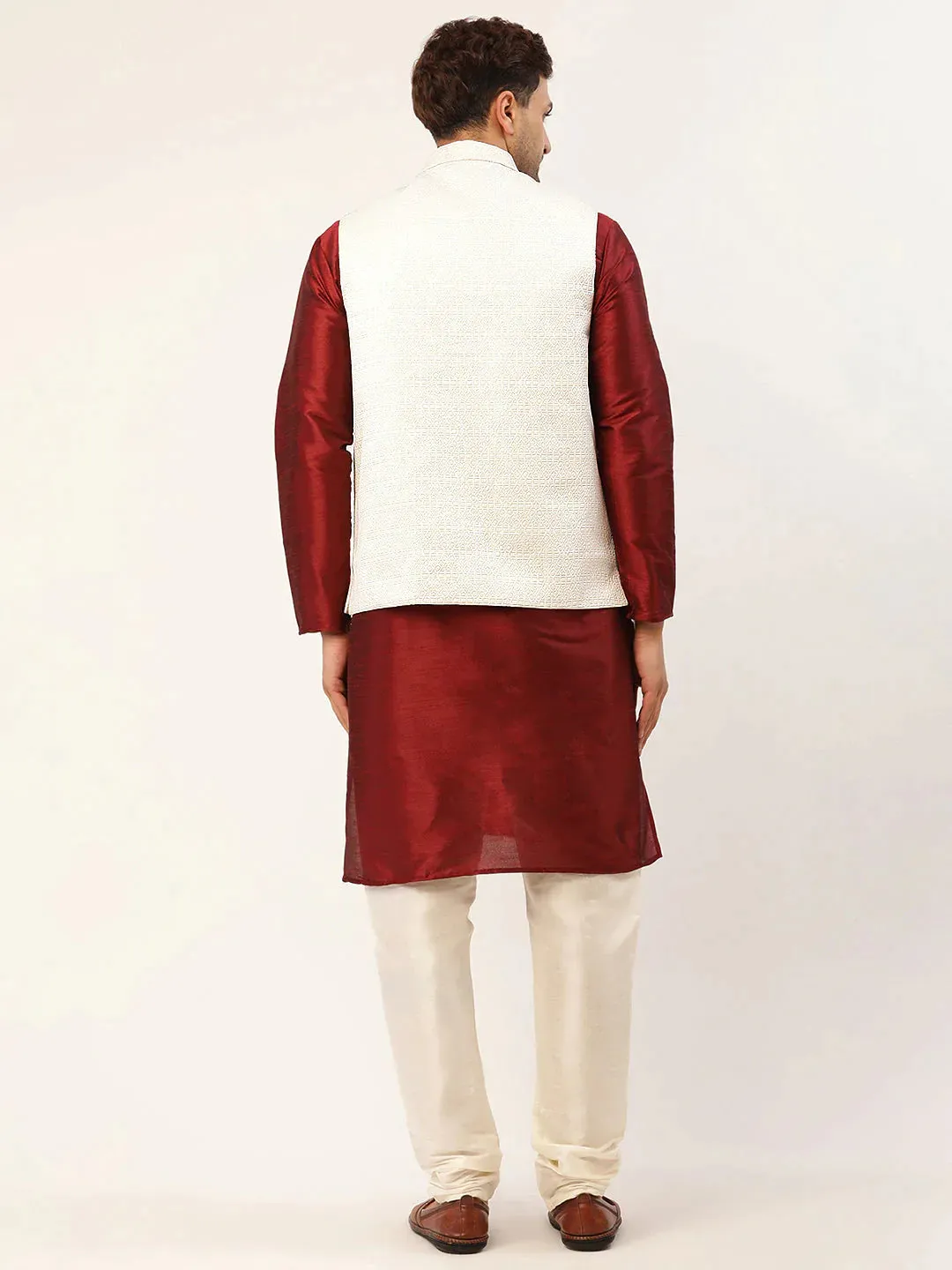 Men'S Solid Kurta Pyjama With White Embroidered Nehru Jacket