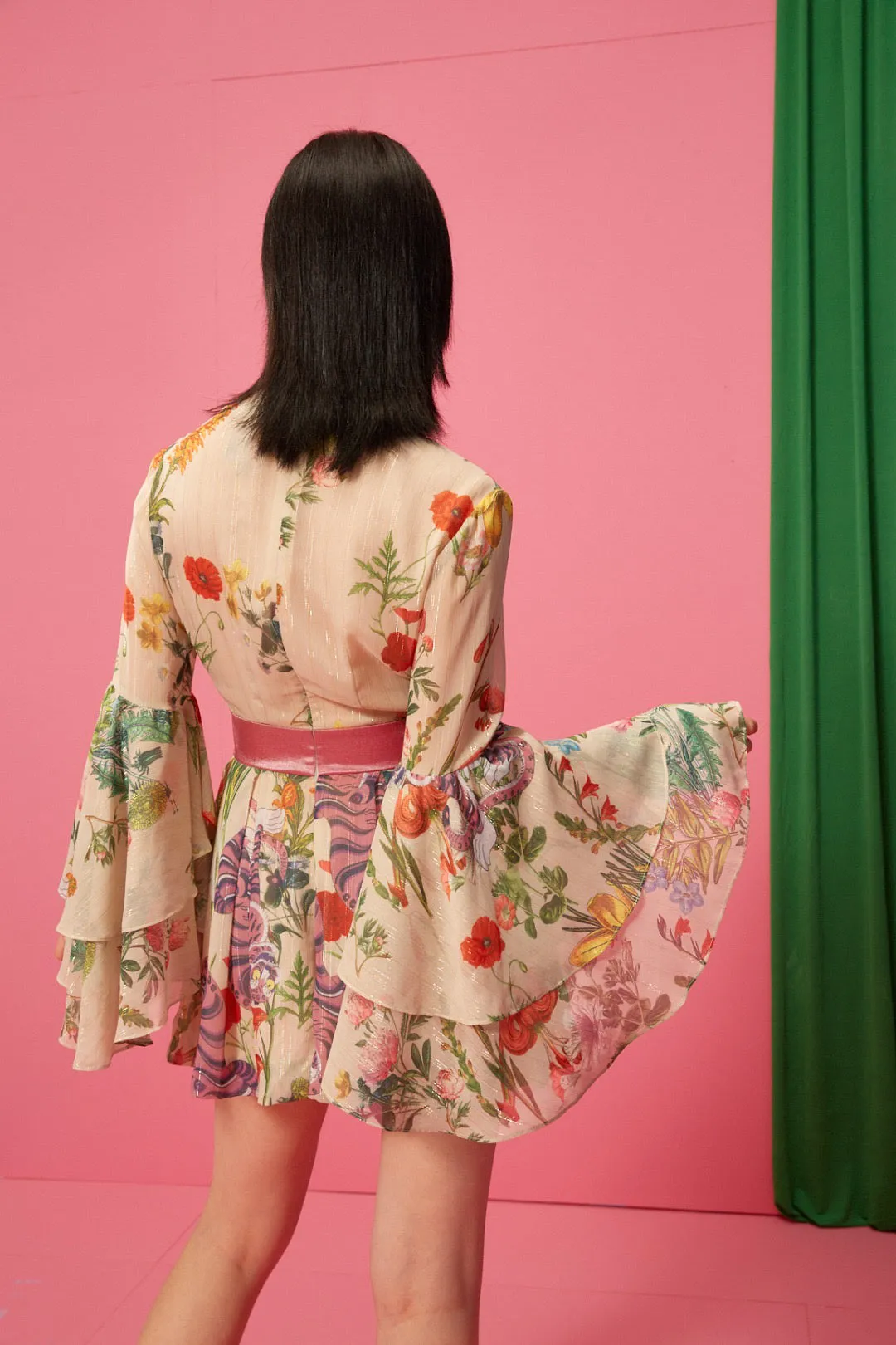 Mukzin | Deep V-neckline Floral Jumpsuit